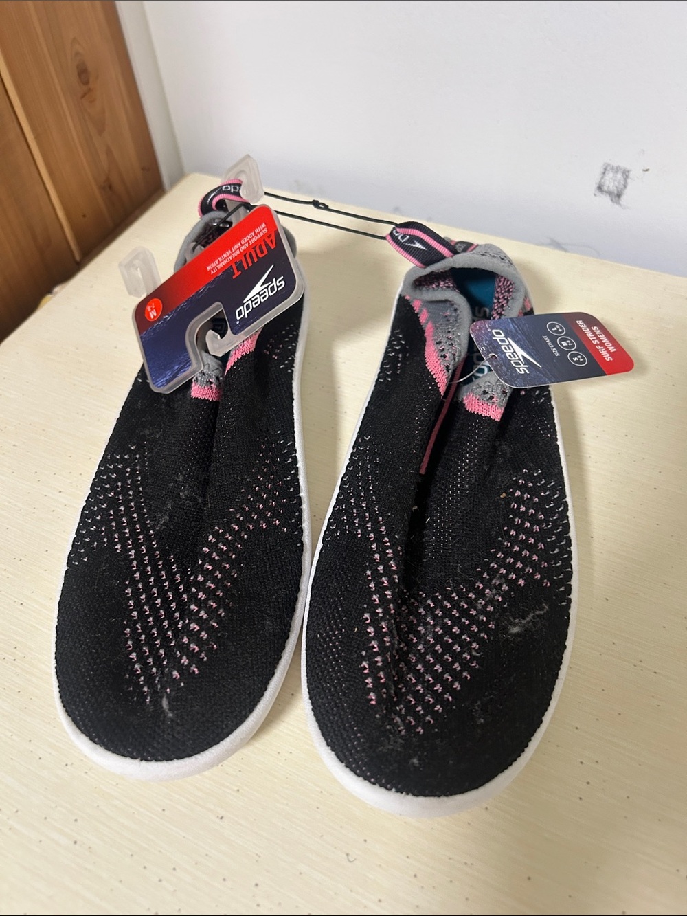 Speedo Black and Pink Water Shoes 7 NWT